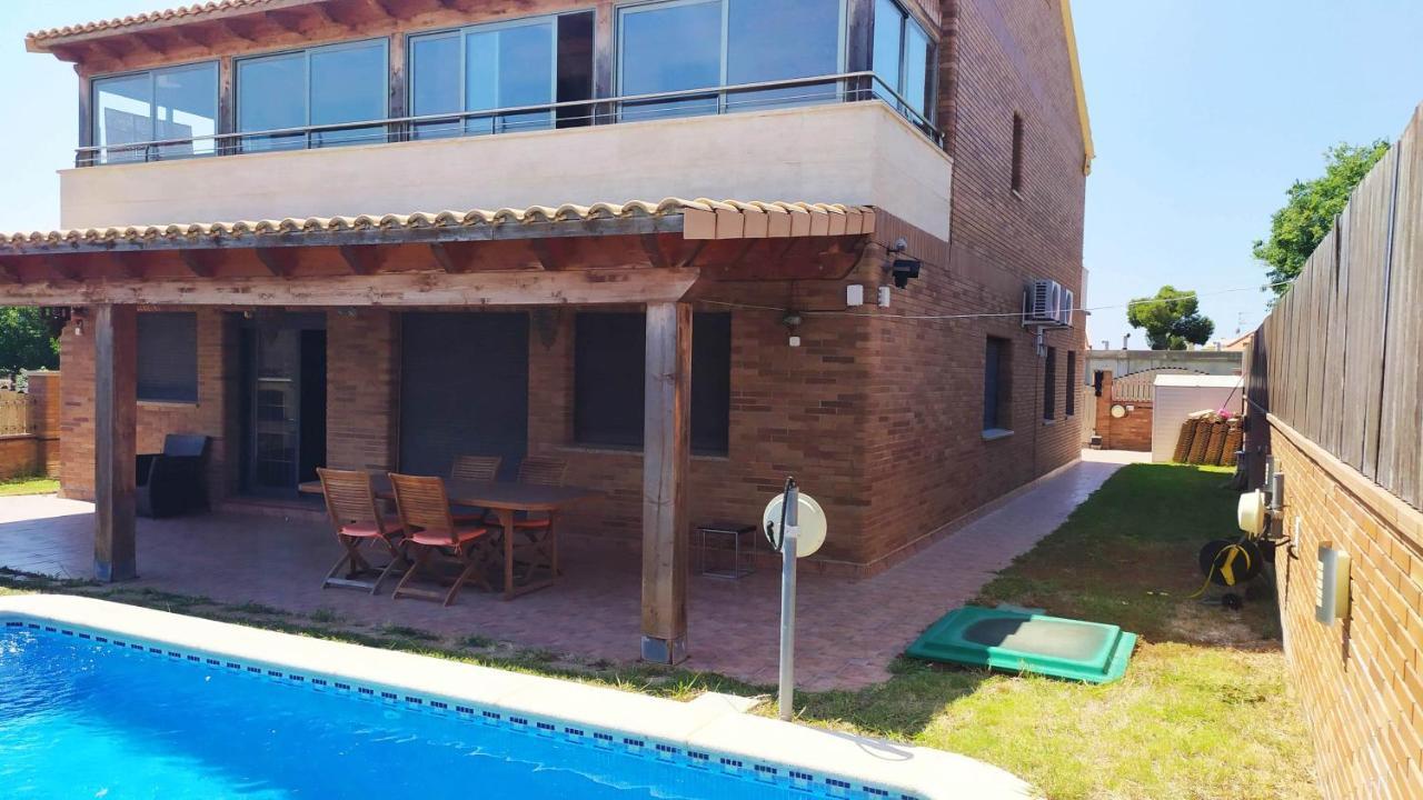 Chalet Moderno Con Piscina En Calafell Villa Exterior photo