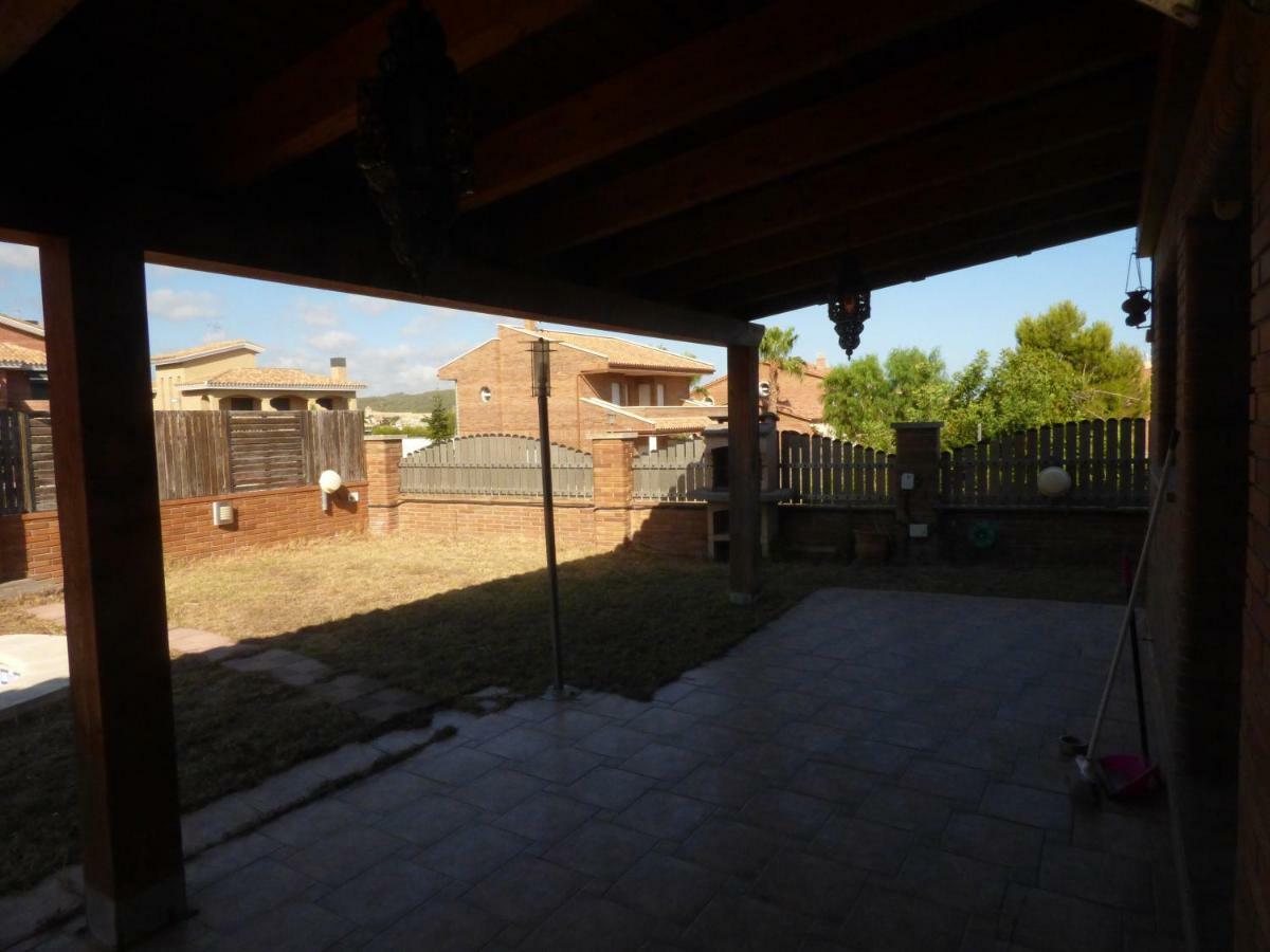Chalet Moderno Con Piscina En Calafell Villa Exterior photo